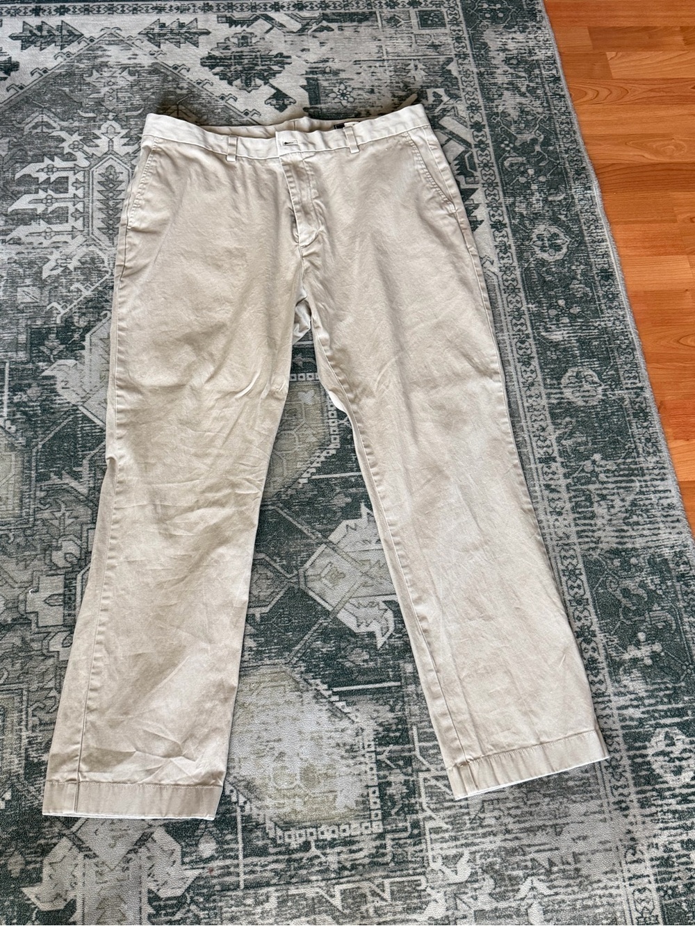 Vineyard Vines men’s khaki breaker pants size 38x30